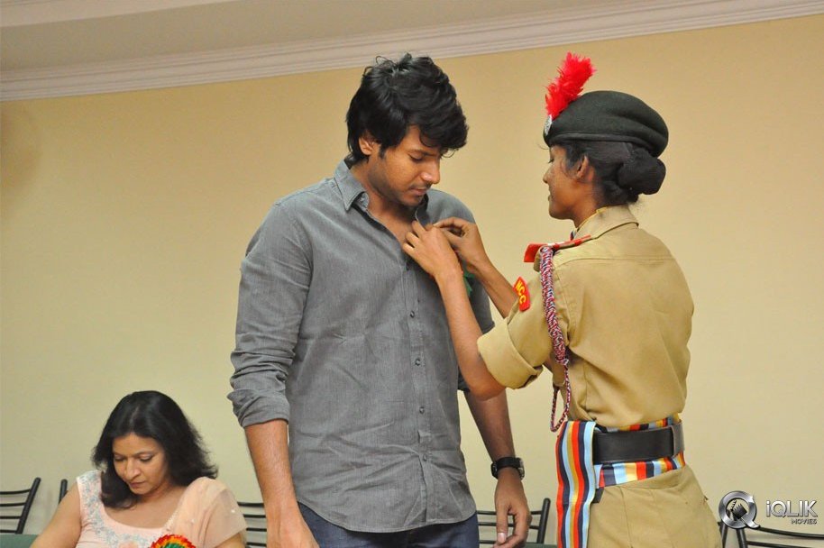 Manasuku-Nachindi-Movie-Team-At-Kasturba-Gandhi-College